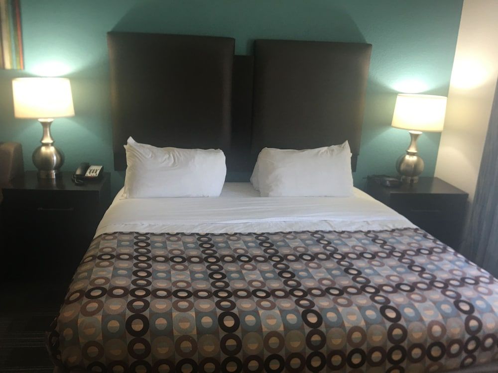 Days Inn by Wyndham Alva 3