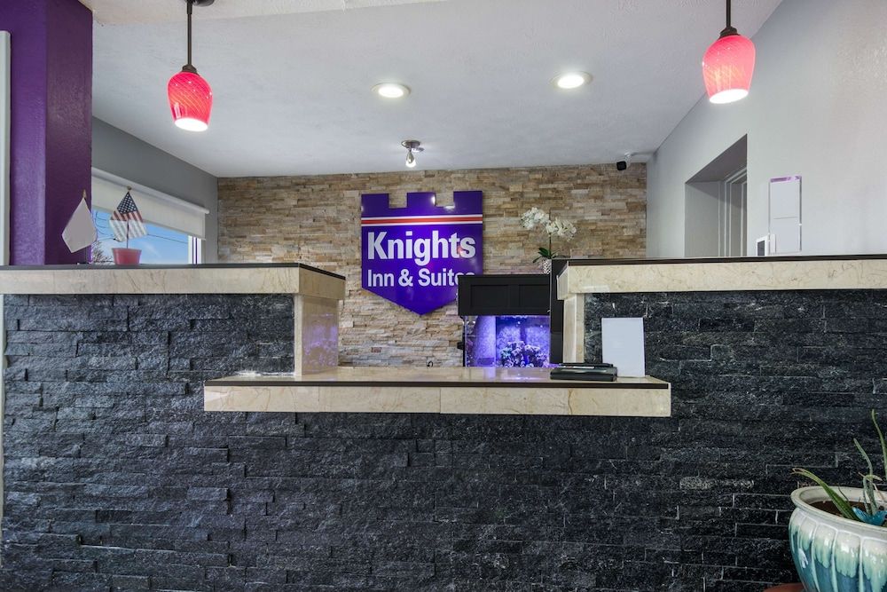 Knights Inn and Suites Salem 3