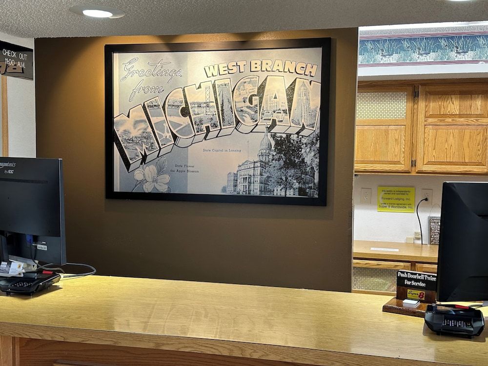 Super 8 by Wyndham West Branch 3