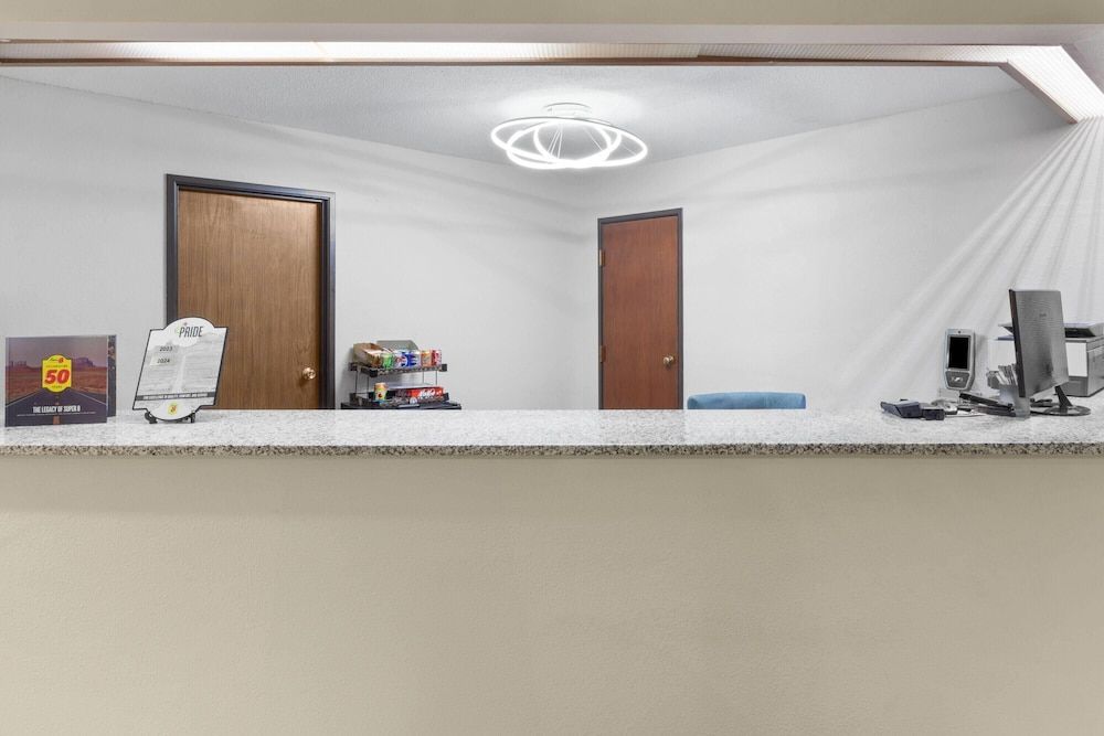 Super 8 by Wyndham Rock Port MO 2