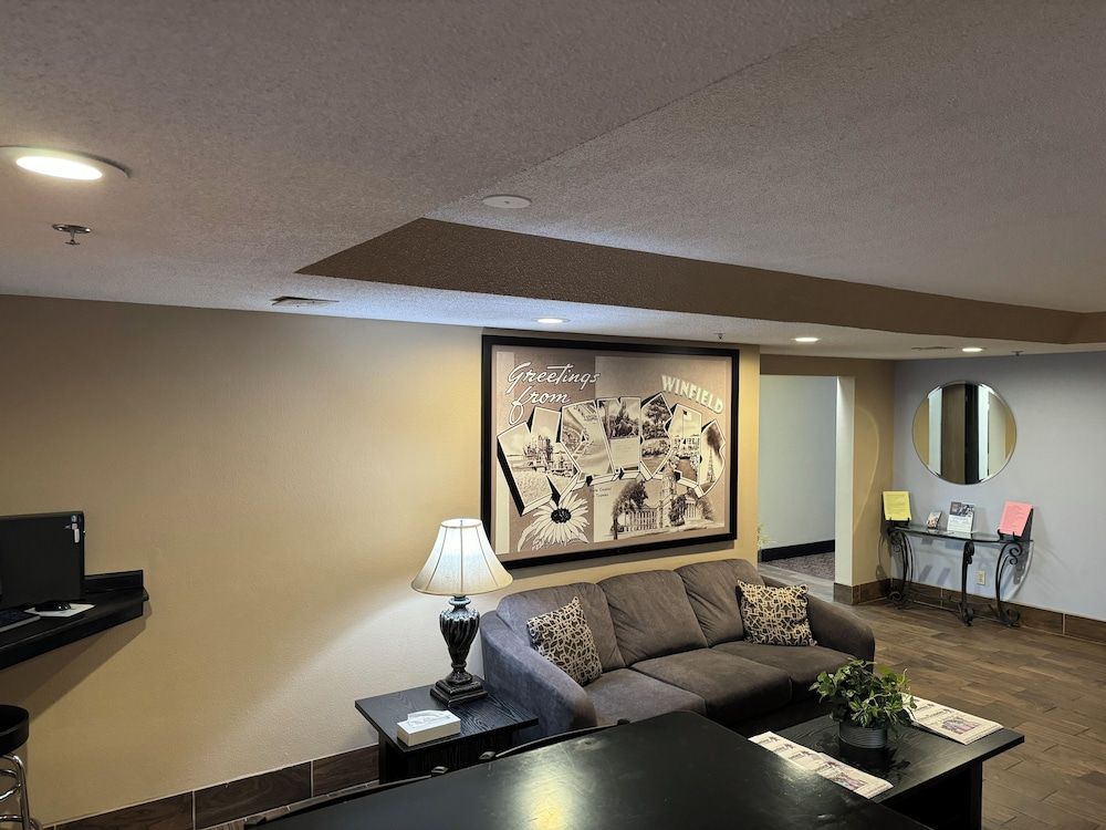 Super 8 by Wyndham Winfield/Quail Ridge Area 3