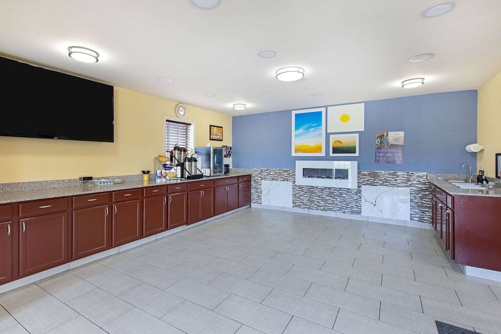 Days Inn by Wyndham Holladay 2