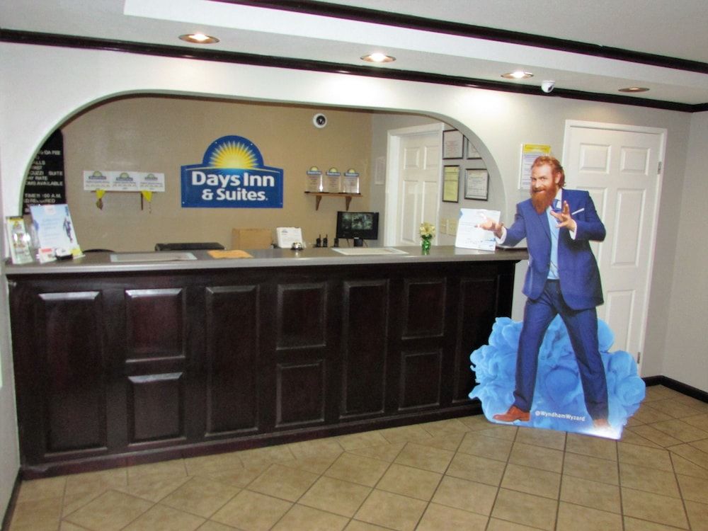 Days Inn & Suites by Wyndham Fort Valley 3