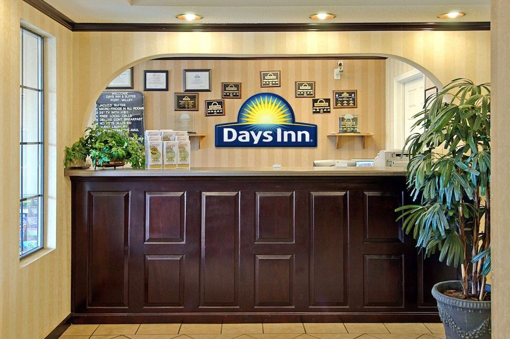 Days Inn & Suites by Wyndham Fort Valley 2