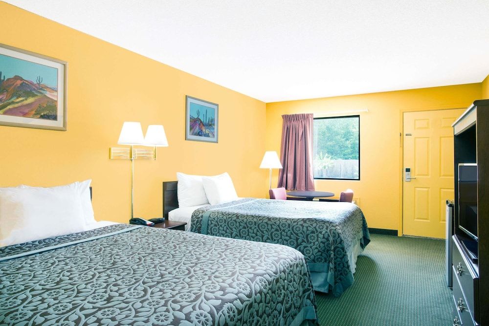 Days Inn by Wyndham Camilla 3