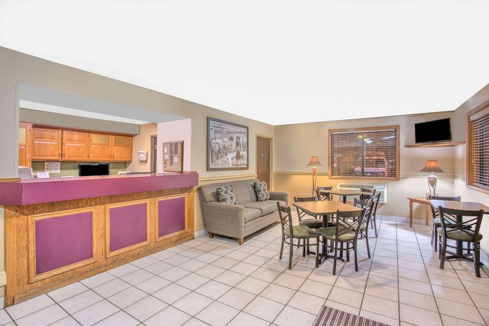 Super 8 by Wyndham Christiansburg/Blacksburg Area 2