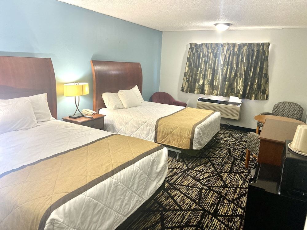 Knights Inn Paxinos 3