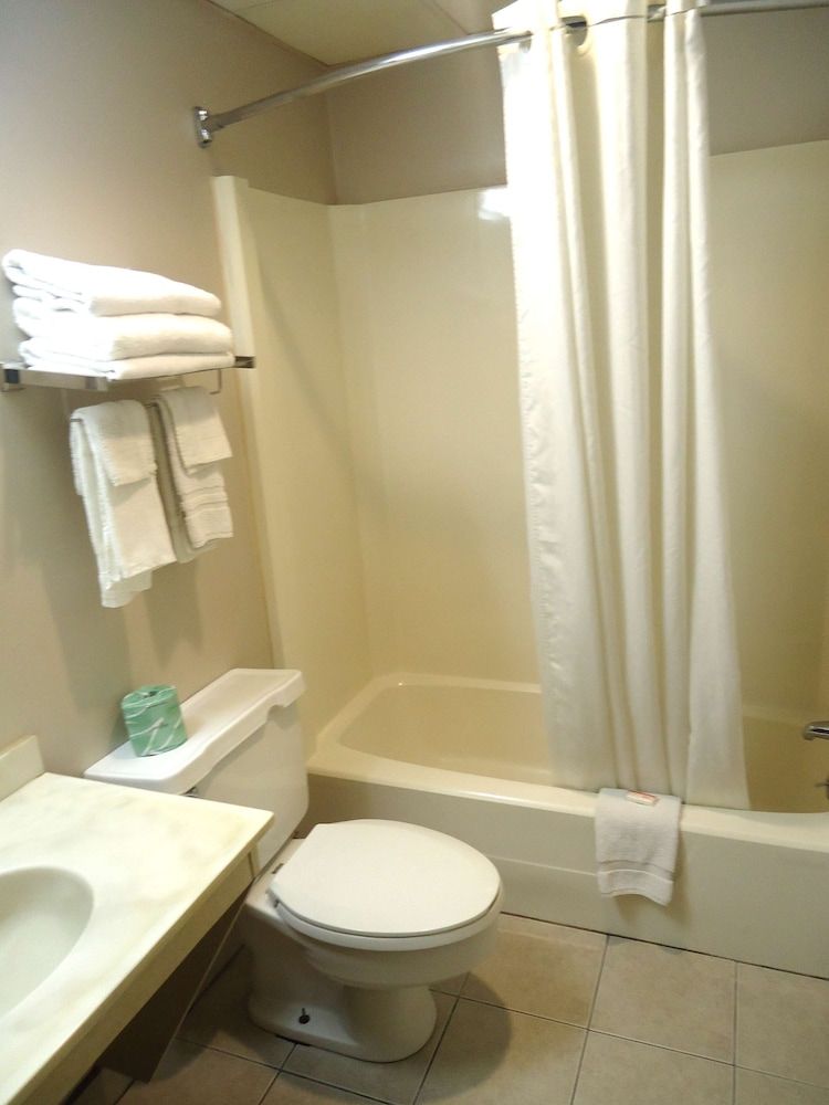 Knights Inn Paxinos 2