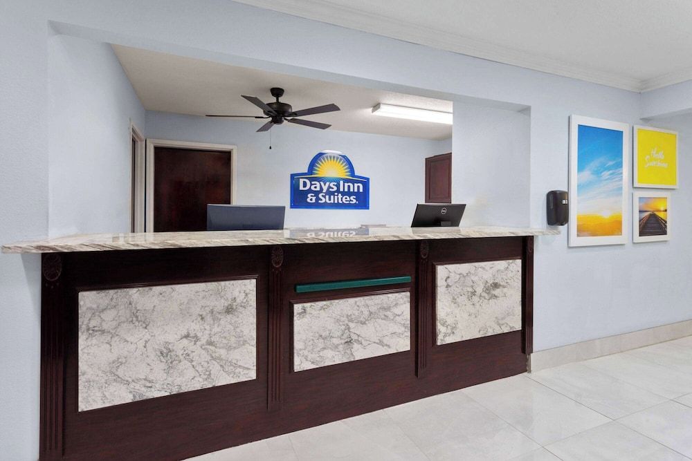 Days Inn & Suites by Wyndham Siler City 2
