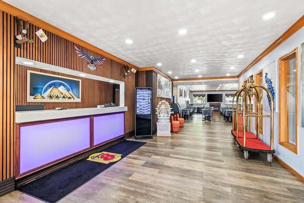 Super 8 by Wyndham Uniontown PA 2