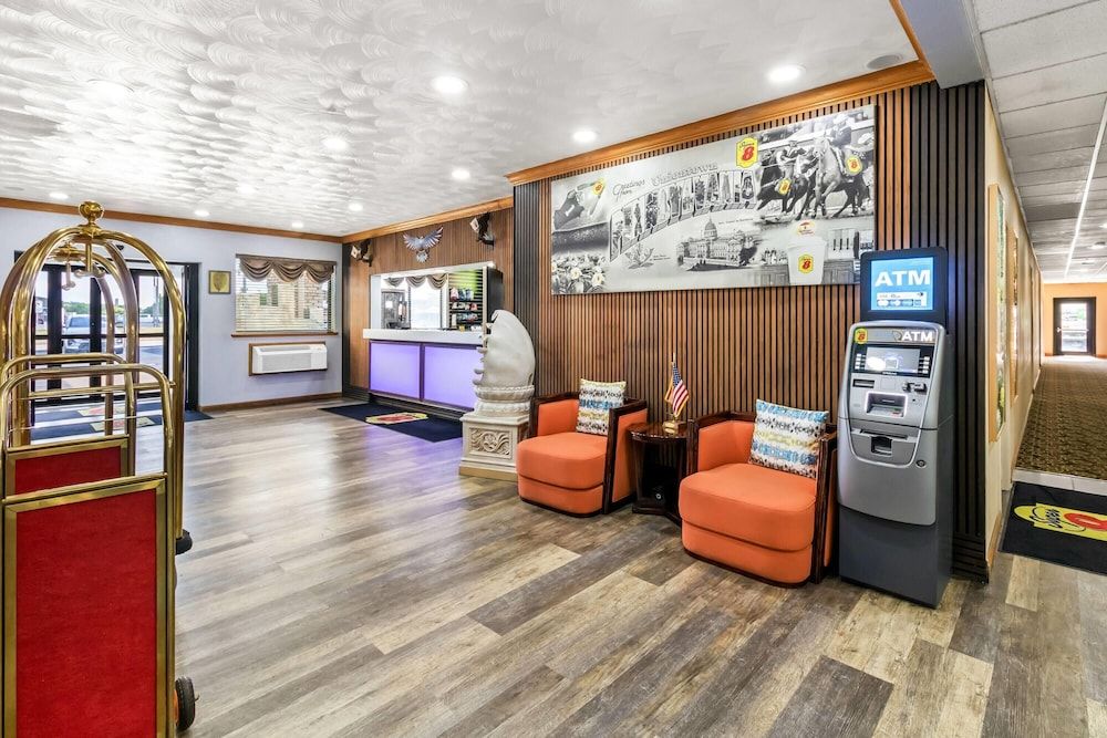 Super 8 by Wyndham Uniontown PA 3