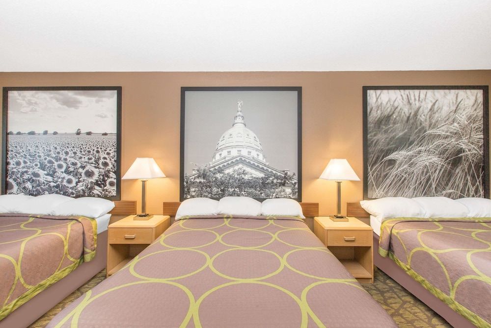 Super 8 by Wyndham Belleville 3