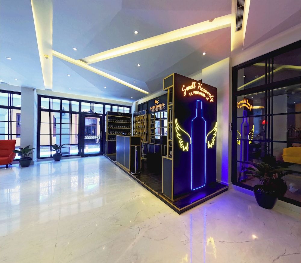 Fairway Colombo - Sri Lanka's First Hotel With Robot Technology 3