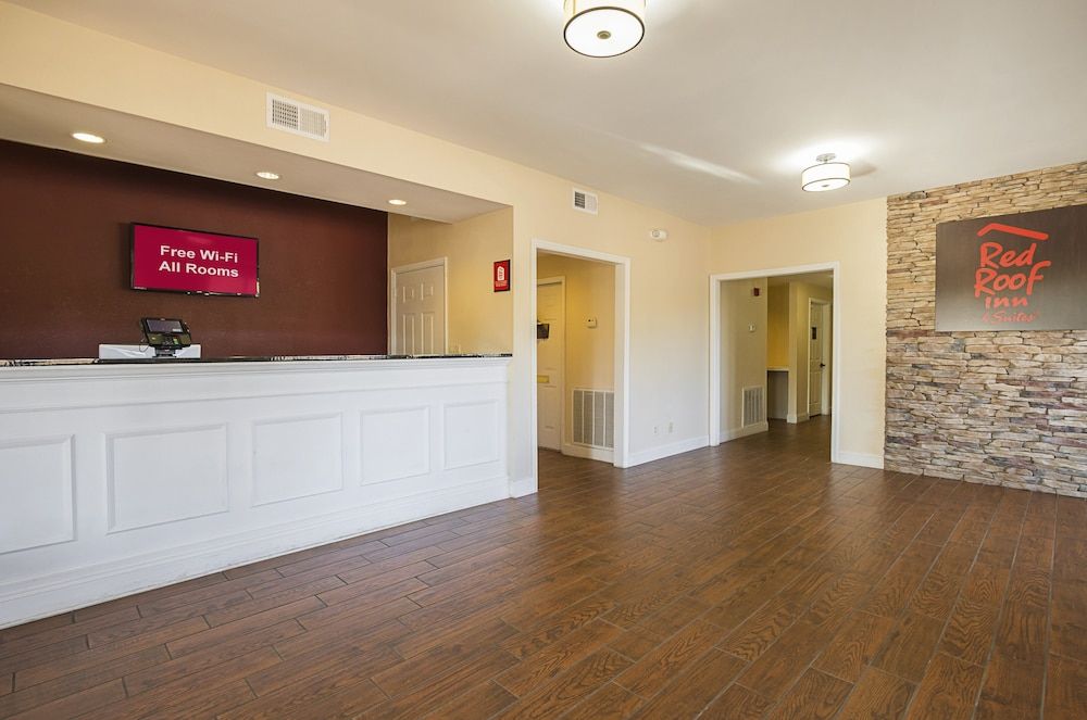 Red Roof Inn & Suites Scottsboro 2