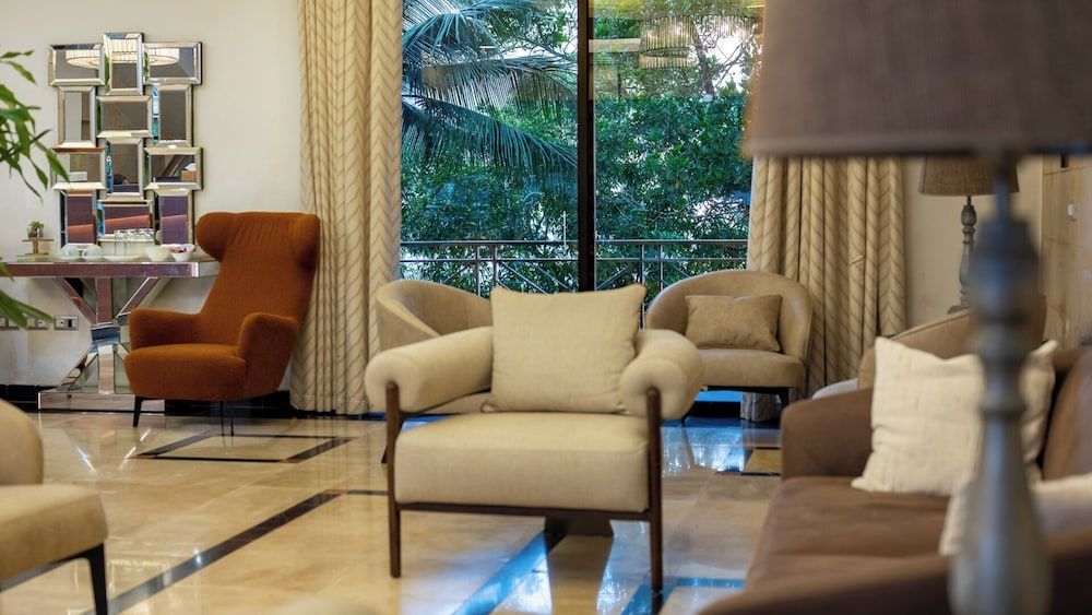 The Country Lodge Hotel 2