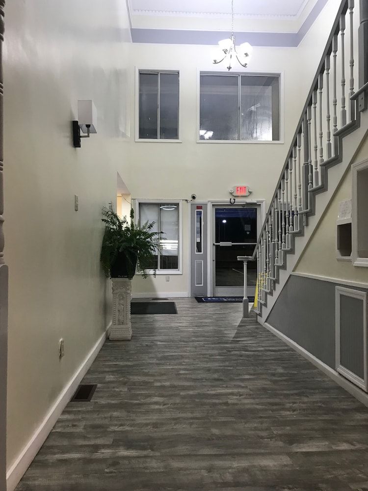 Days Inn by Wyndham Thomson 2