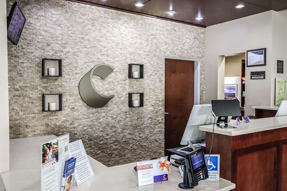 Comfort Suites Dunnellon near Rainbow Springs 3