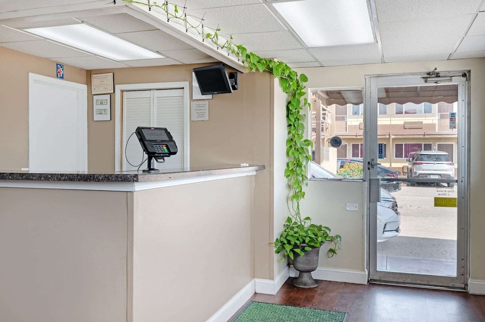 Rodeway Inn Terre Haute near University 3