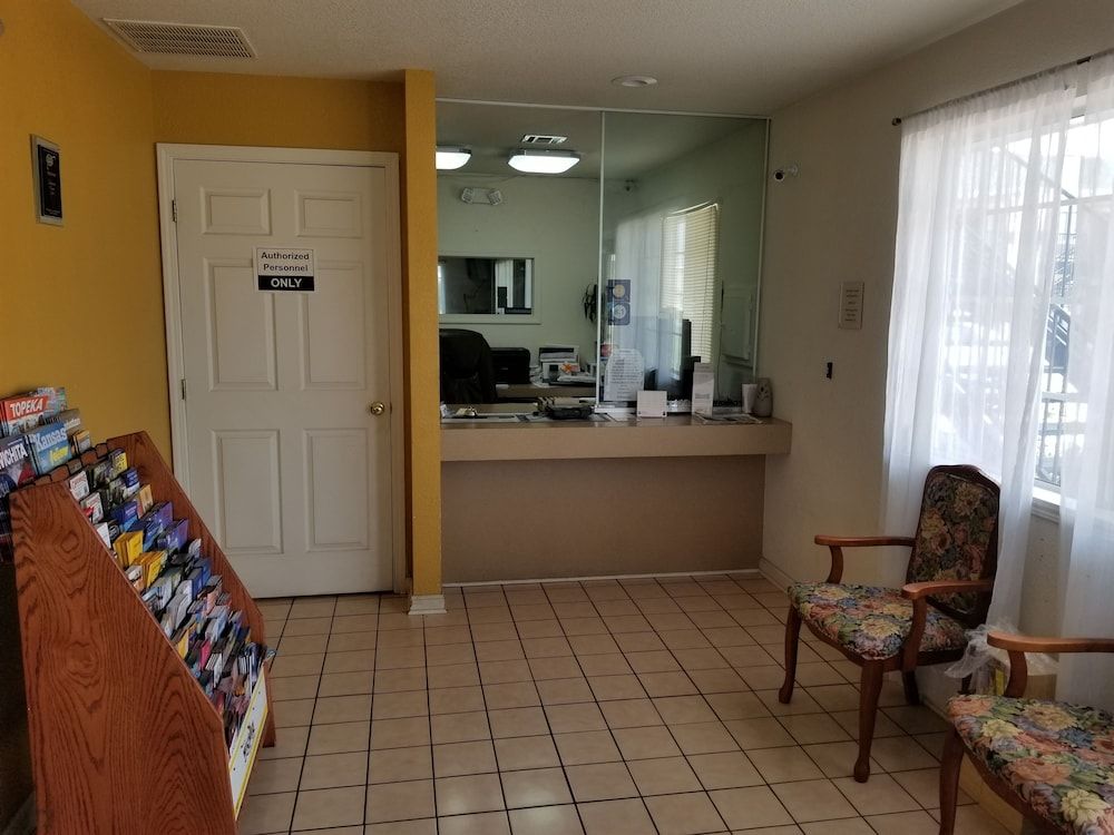 Rodeway Inn Goddard 2