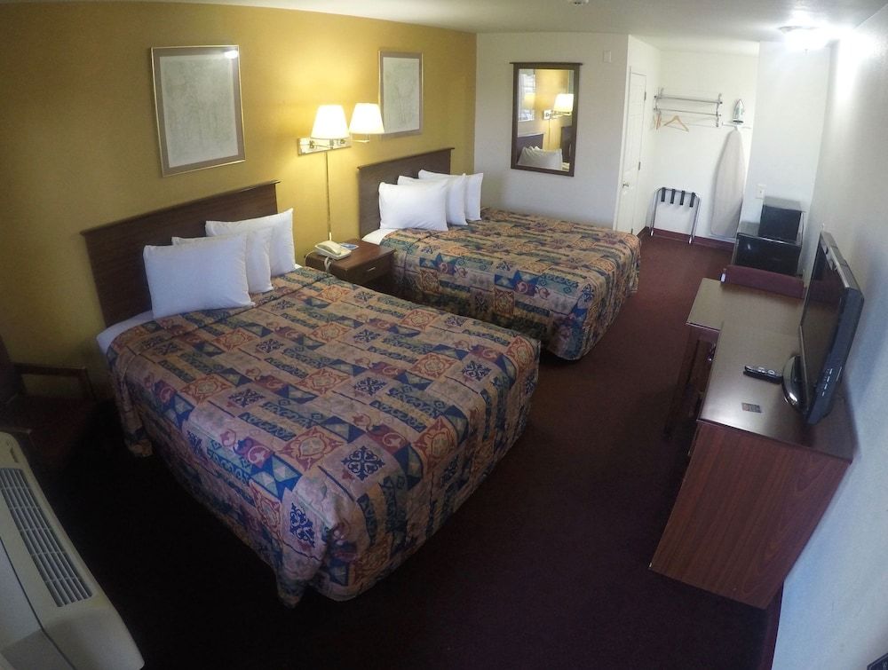 Rodeway Inn Goddard 3