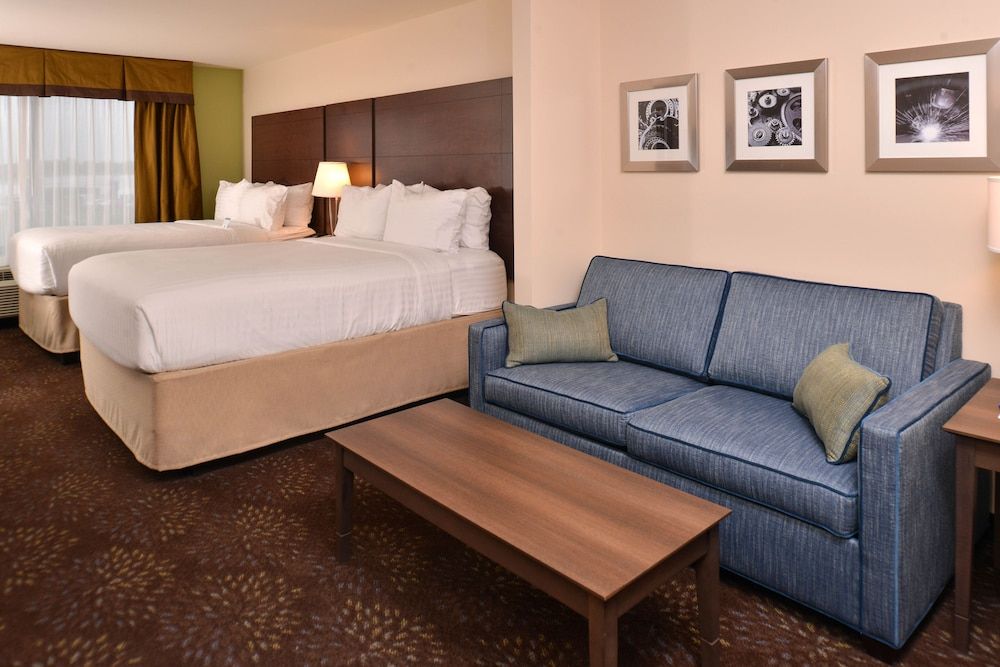 Holiday Inn Express & Suites Dearborn SW - Detroit Area by IHG 2
