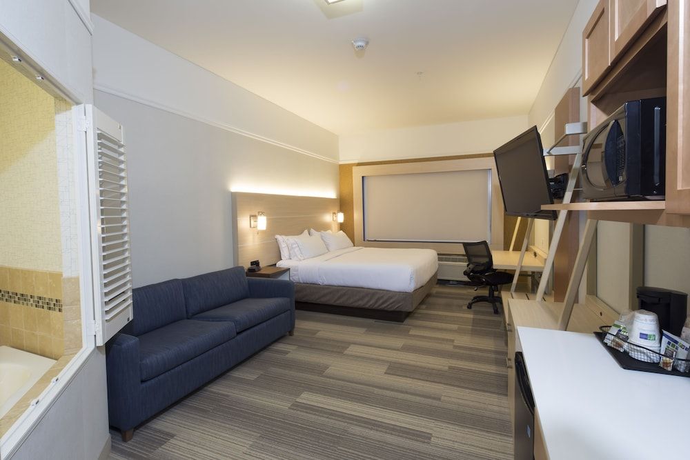 Holiday Inn Express & Suites Rochester Hill - Detroit Area by IHG 3