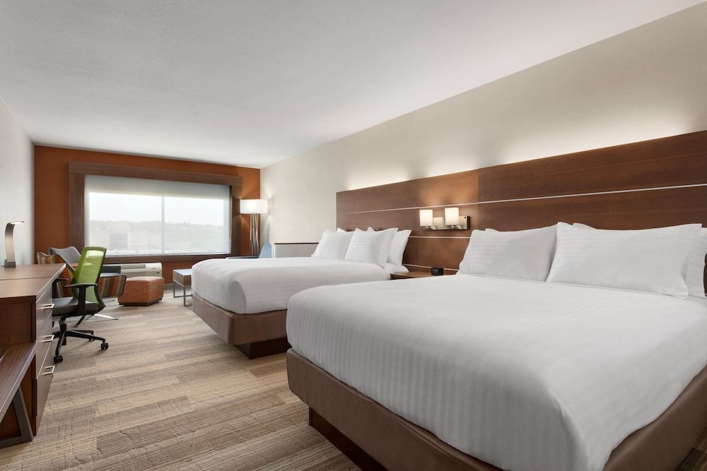 Holiday Inn Express & Suites Duluth North - Miller Hill by IHG 3