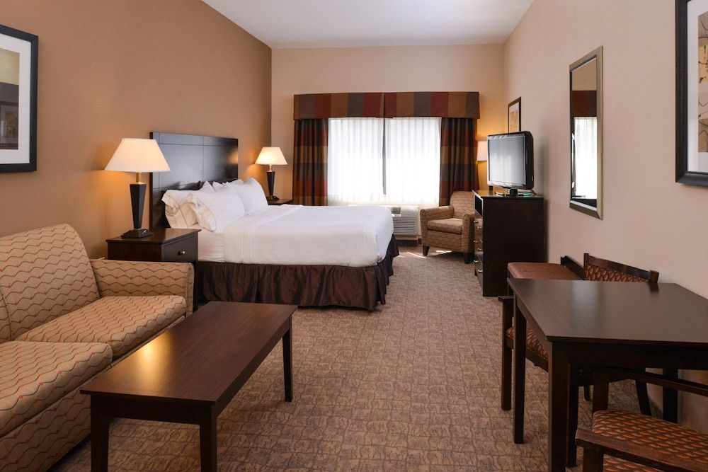 Holiday Inn Express & Suites Bridgeport by IHG 3