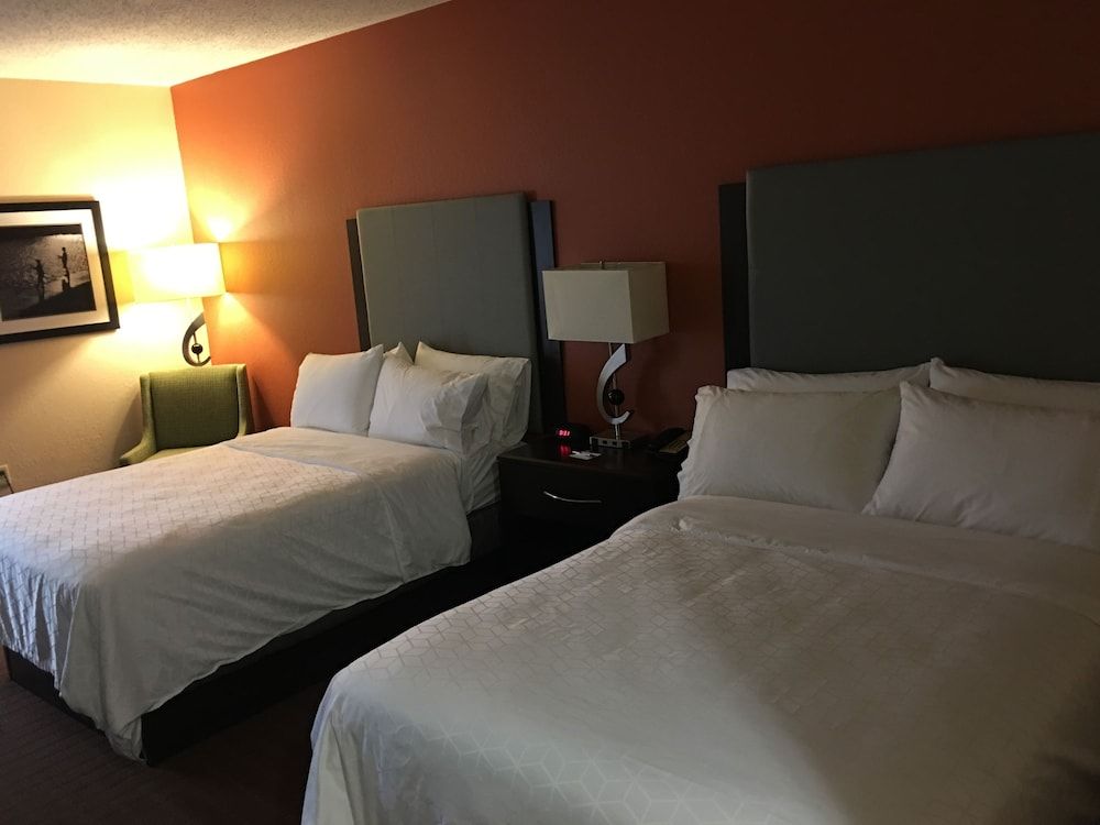 Holiday Inn Express and Suites Laurinburg 2