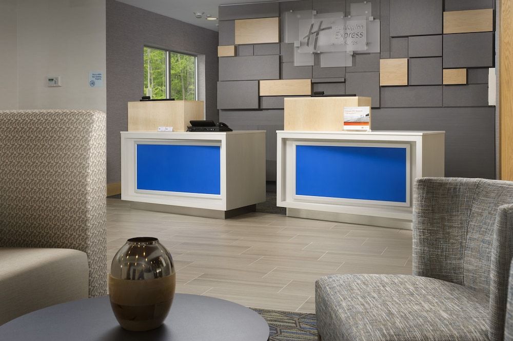 Holiday Inn Express & Suites Altoona by IHG 3