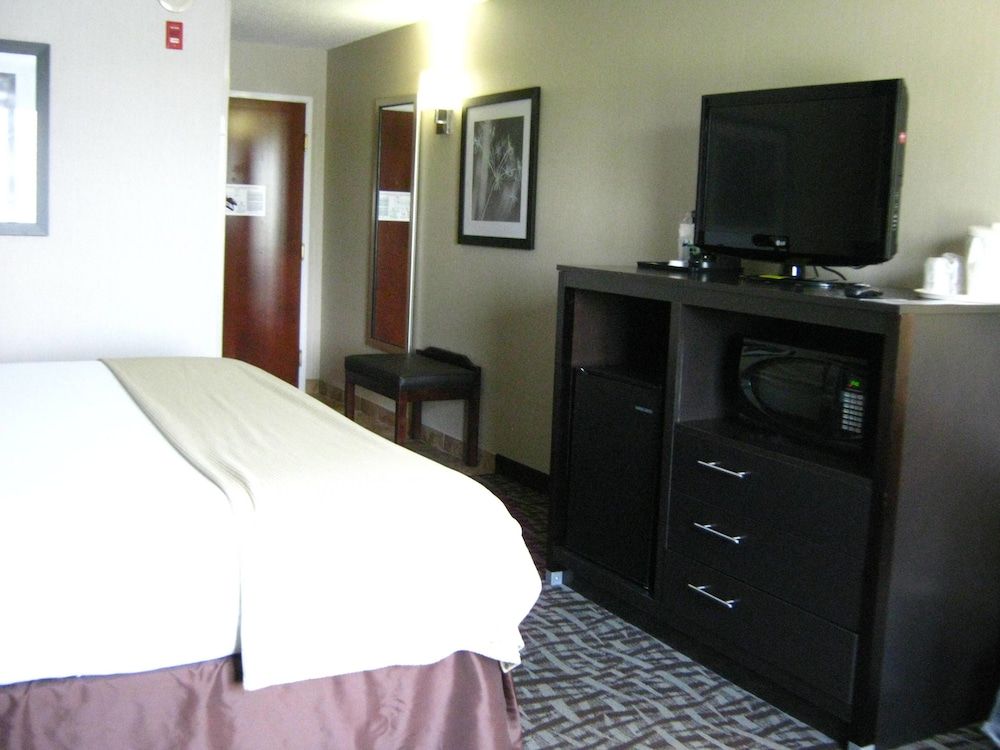 Holiday Inn Express and Suites Youngstown N. Lima 3