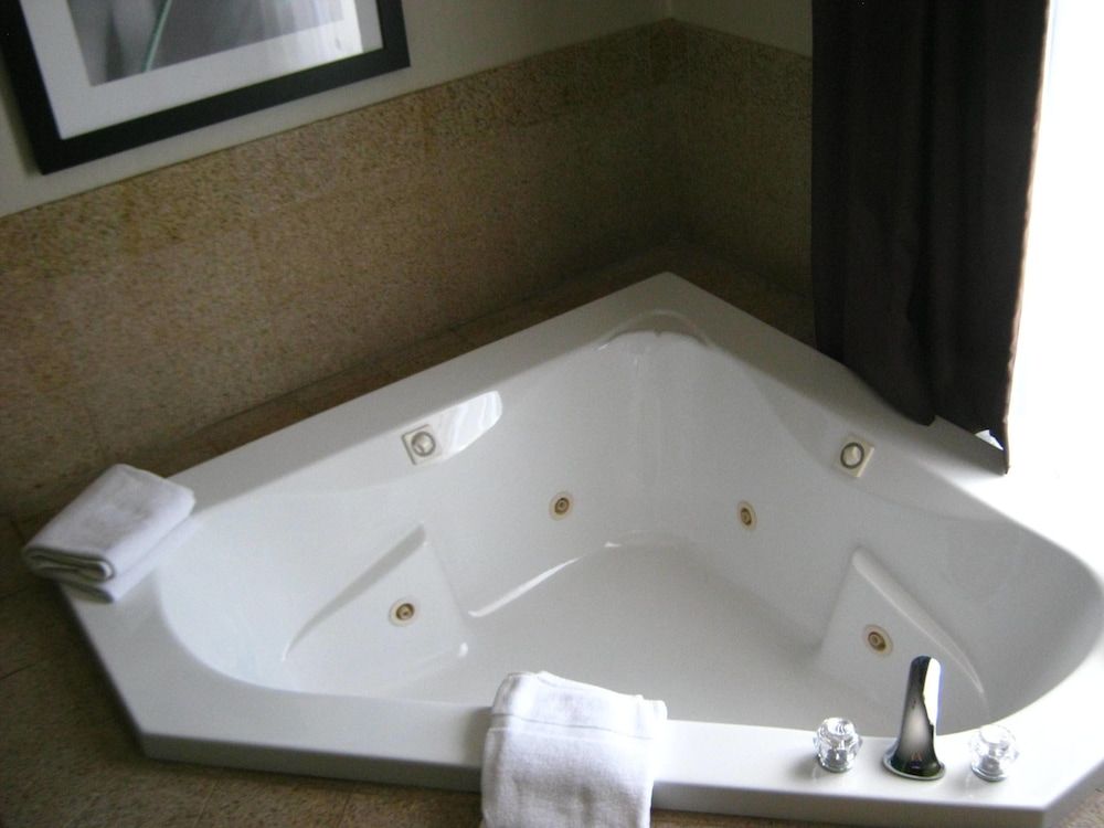 Holiday Inn Express and Suites Youngstown N. Lima 2