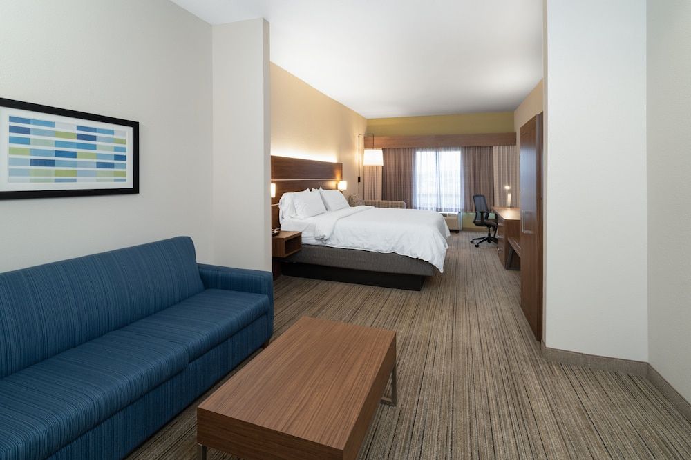 Holiday Inn Express Hotel & Suites Talladega by IHG 3