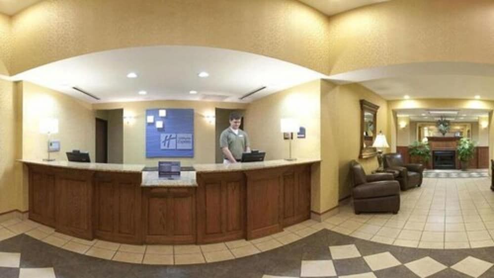 Holiday Inn Express Hotel & Suites Paragould by IHG 2
