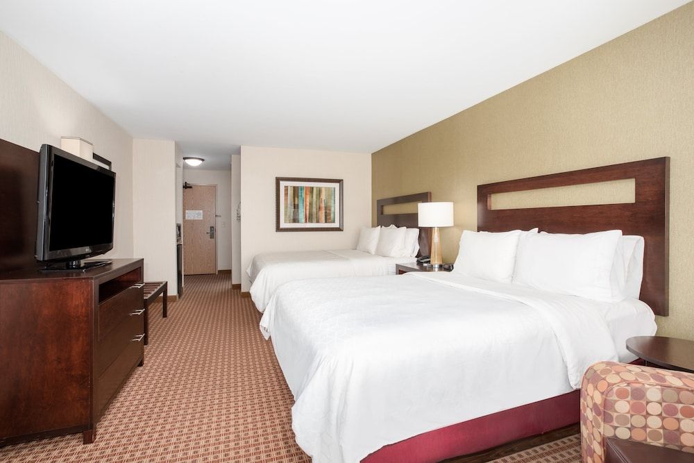 Holiday Inn Express and Suites Gillette 3