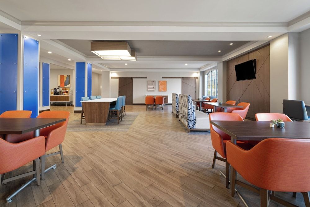 Holiday Inn Express & Suites Aiken by IHG 3