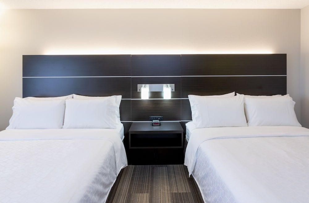 Holiday Inn Express and Suites St. Paul Ne Vadnais 2