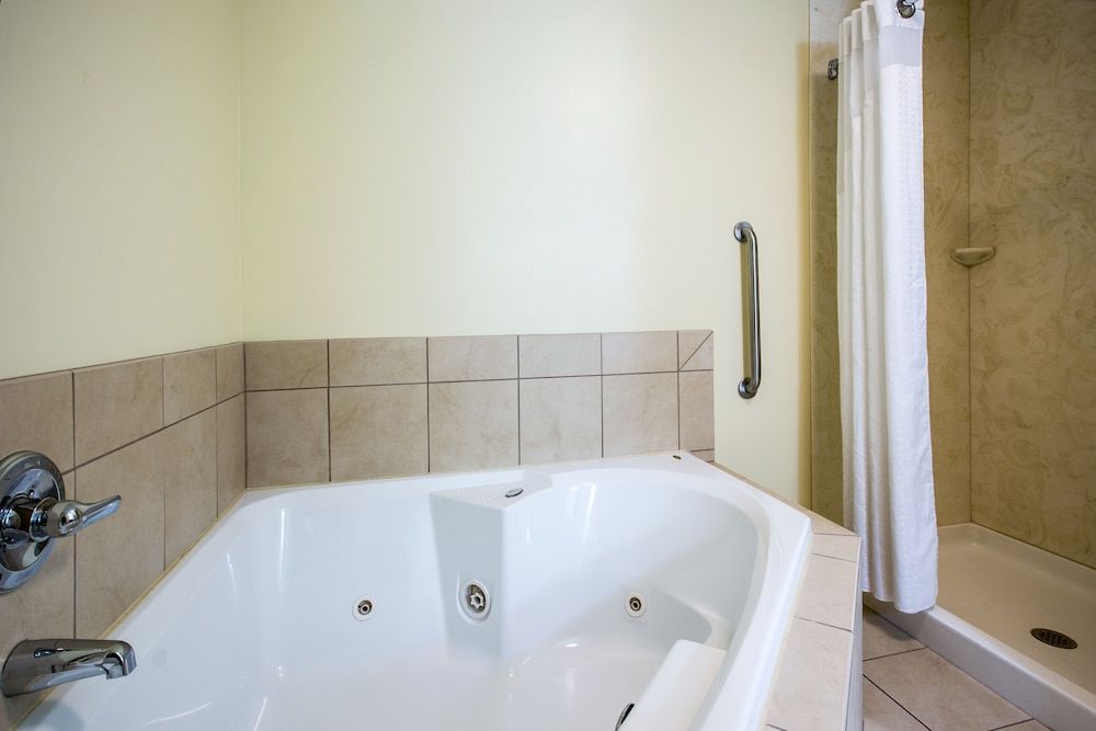 Holiday Inn Express & Suites Vandalia by IHG 2