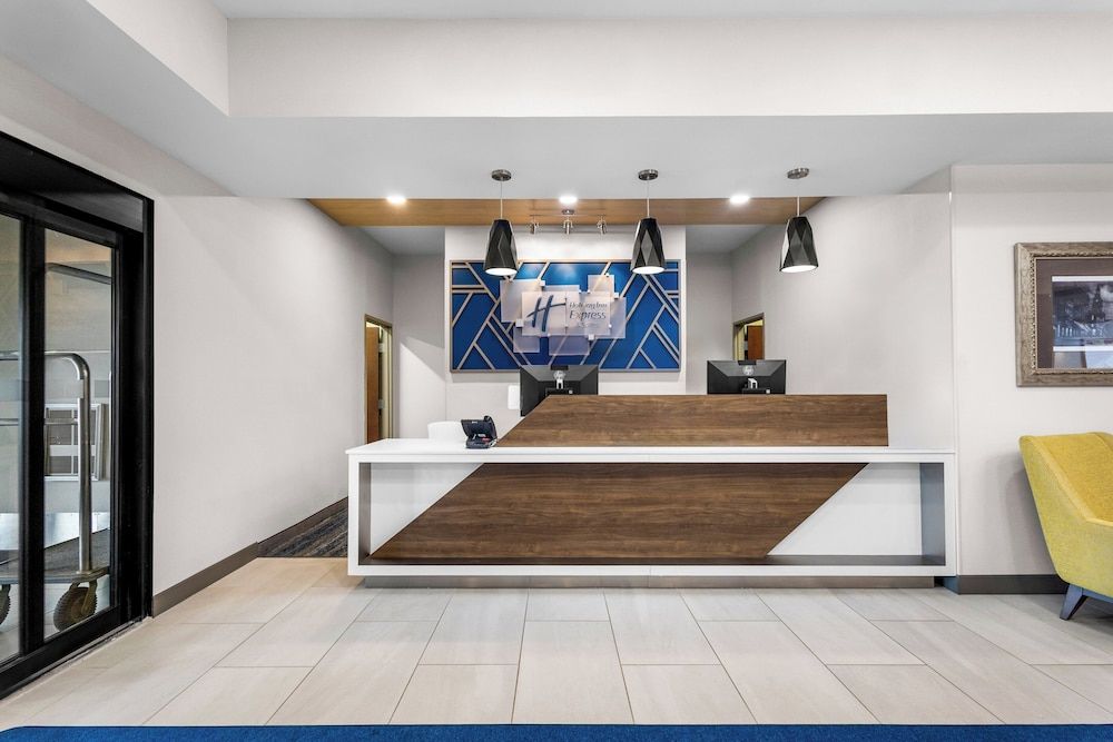 Holiday Inn Express and Suites Van Wert 3