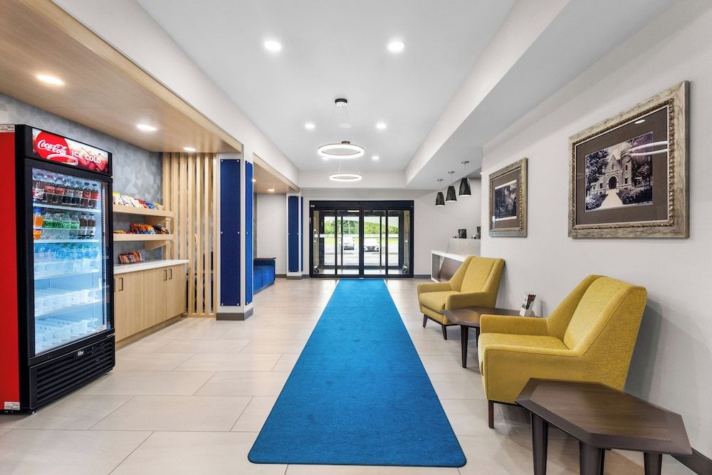 Holiday Inn Express and Suites Van Wert 2