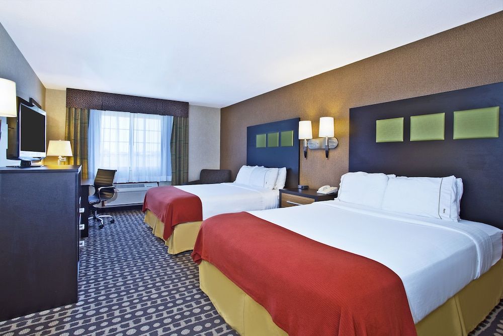 Holiday Inn Express & Suites Wabash 3