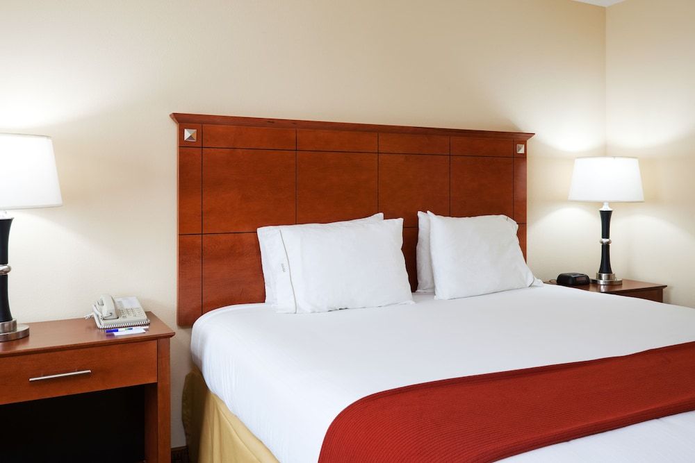 Holiday Inn Express Hotel & Suites Phenix City - Columbus by IHG 3