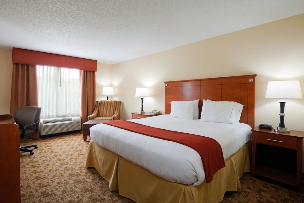 Holiday Inn Express Hotel & Suites Phenix City - Columbus by IHG 2