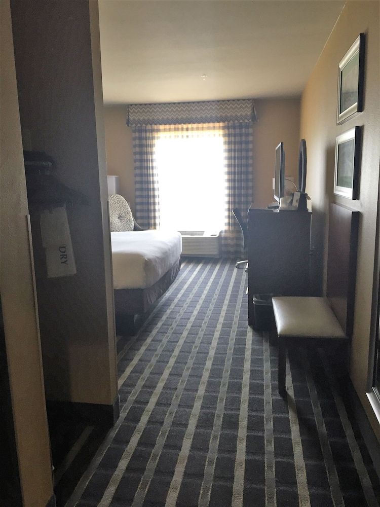 Holiday Inn Express & Suites Perry-National Fairground Area #34 by IHG 3