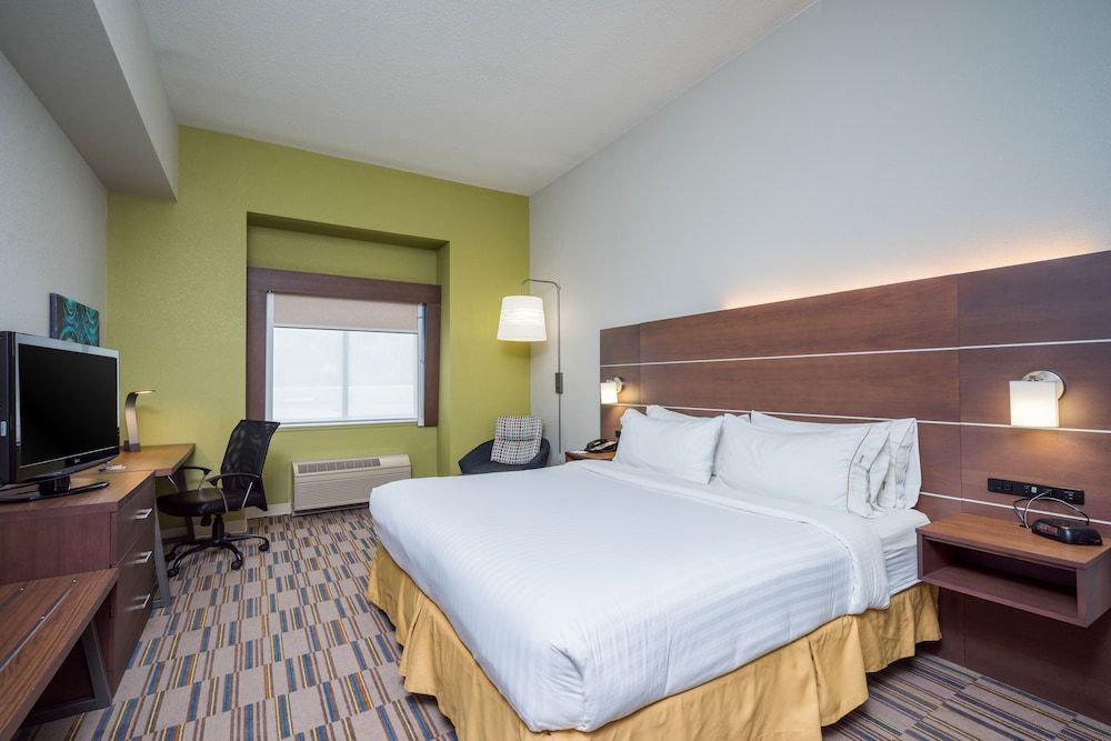 Holiday Inn Express and Suites Quakertown 3