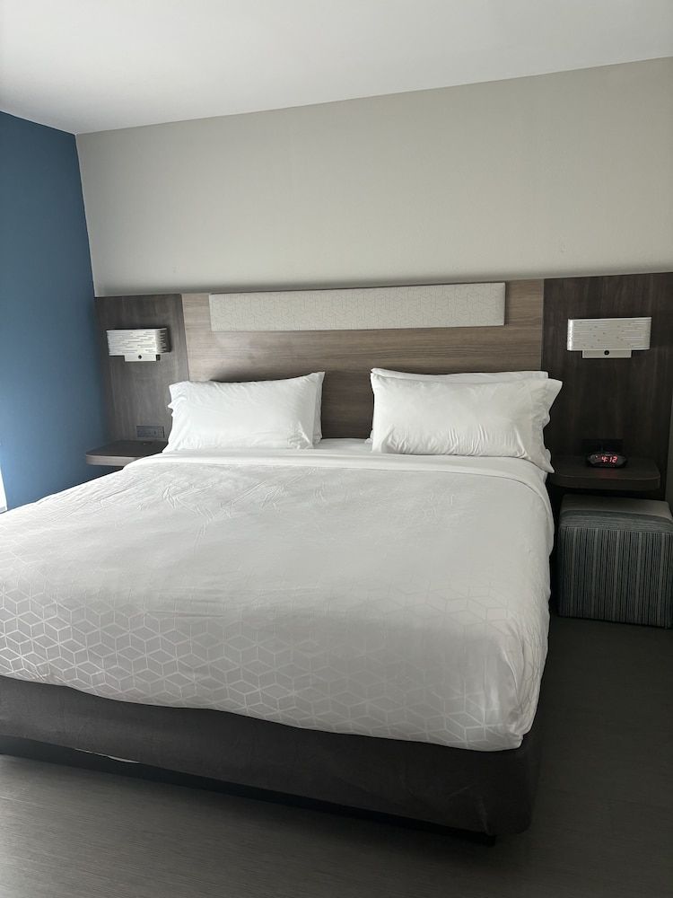 Holiday Inn Express and Suites Wilson I 95 3