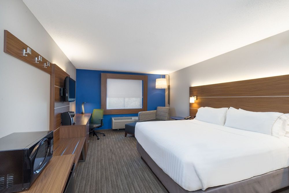 Holiday Inn Express Howe Sturgis, Mi 3