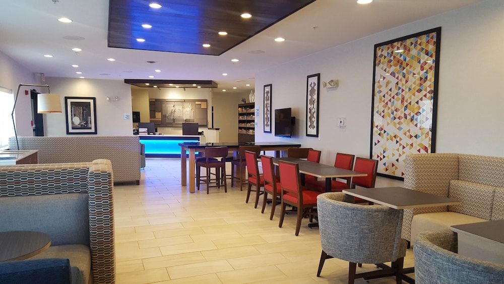 Holiday Inn Express Howe Sturgis, Mi 2