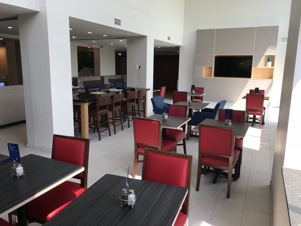 Holiday Inn Express Hotel & Suites Rochester - Victor by IHG 3