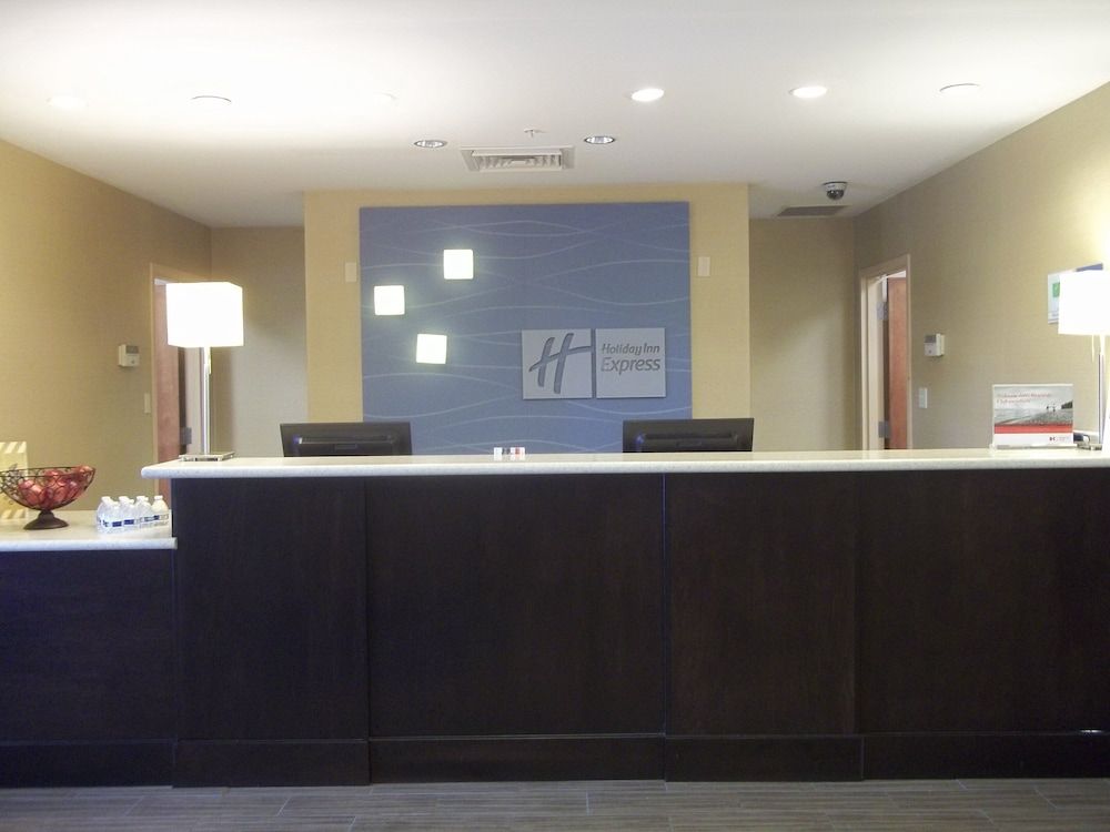 Holiday Inn Express and Suites Winchester 2